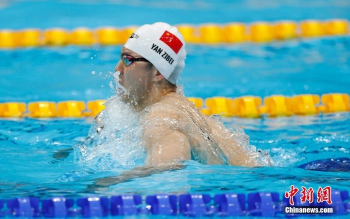 北京时间7月31日,东京奥运会4×100米男女混合泳接力决赛,徐嘉余、闫子贝、张雨霏、杨浚瑄组成的中国队以3分38秒86的成绩摘得一枚银牌,中国队收获4×100米男女混合泳接力项目的首枚奖牌。图为闫子贝在比赛中。 中新社记者 杜洋 摄 北京时间7月31日,东京奥运会4×100米男女混合泳接力决赛,徐嘉余、闫子贝、张雨霏、杨浚瑄组成的中国队以3分38秒86的成绩摘得一枚银牌,中国队收获4×100米男女混合泳接力项目的首枚奖牌。图为闫子贝在比赛中。 /p中新社记者 杜洋 摄