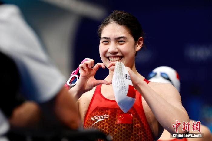 当地时间7月29日,中国游泳小花张雨霏在女子200米蝶泳决赛中,以2分03秒86力压强敌夺得冠军。这是中国泳军在东京奥运赛场收获的首枚金牌。中新社记者 富田 摄 当地时间7月29日,中国游泳小花张雨霏在女子200米蝶泳决赛中,以2分03秒86力压强敌夺得冠军。这是中国泳军在东京奥运赛场收获的首枚金牌。/p中新社记者 富田 摄