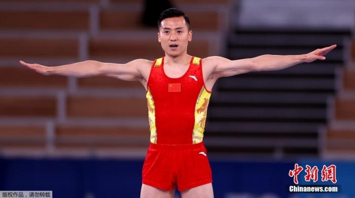 北京时间7月31日,东京奥运会男子蹦床决赛,中国奥运“四朝元老”董栋以61.235分夺得亚军。董栋四次征战奥运会,共收获1金2银1铜。图为董栋在比赛中。 北京时间7月31日,东京奥运会男子蹦床决赛,中国奥运“四朝元老”董栋以61.235分夺得亚军。董栋四次征战奥运会,共收获1金2银1铜。图为董栋在比赛中。