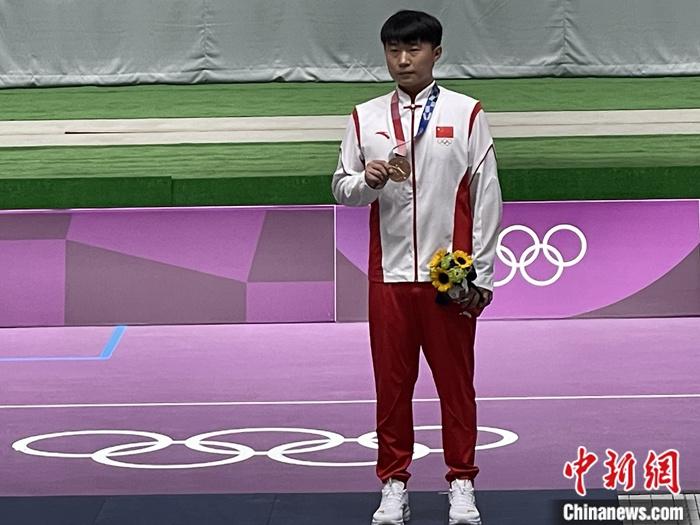  李越宏获得男子25米手枪速射铜牌。/p中新网记者 宋方灿 摄