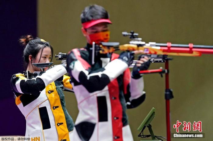 7月27日，在东京奥运会10米气步枪混合团体金牌战中，中国组合杨倩/杨皓然摘得金牌。杨倩成为了中国体坛首位00后奥运双金得主。