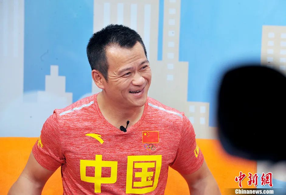 原来运动员们夺冠,挺费教练的……