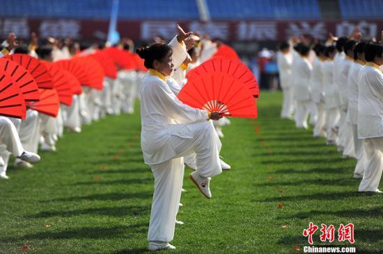 资料图：2018年9月26日，8000名丰台健儿参加了由区政府主办的丰台区第七届全民运动会盛大开幕式。/p中新网记者 李霈韵 摄