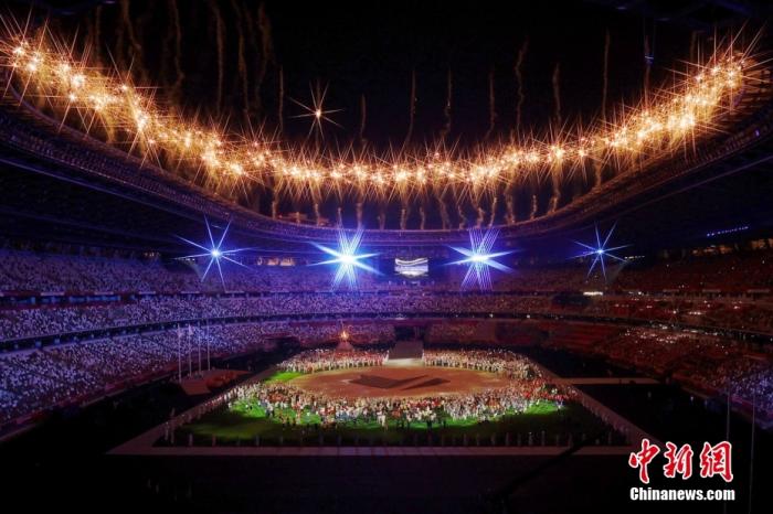 8月8日，日本东京新国立竞技场，东京奥运会闭幕式举行。图为闭幕式现场。/p中新社记者 韩海丹 摄