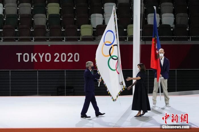 8月8日，日本东京新国立竞技场，东京奥运会闭幕式举行。图为闭幕式现场。/p中新社记者 杜洋 摄