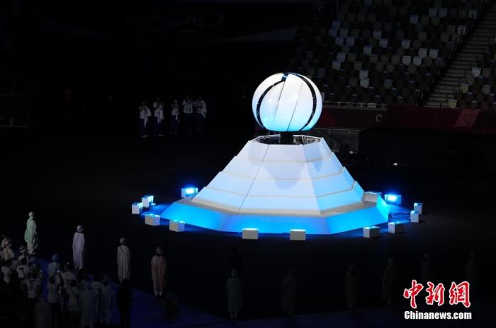 8月8日,第32届夏季奥林匹克运动会闭幕式在日本东京举行。图为奥运圣火熄灭。中新社记者 杜洋 摄 8月8日,第32届夏季奥林匹克运动会闭幕式在日本东京举行。图为奥运圣火熄灭。/p中新社记者 杜洋 摄