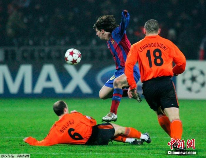 2004年12月7日，欧冠联赛巴萨对阵顿涅茨克矿工。在巴萨已经提前小组出线的情况下，梅西获得首发机会并首次打满全场，这也是他在欧冠联赛的处子秀。