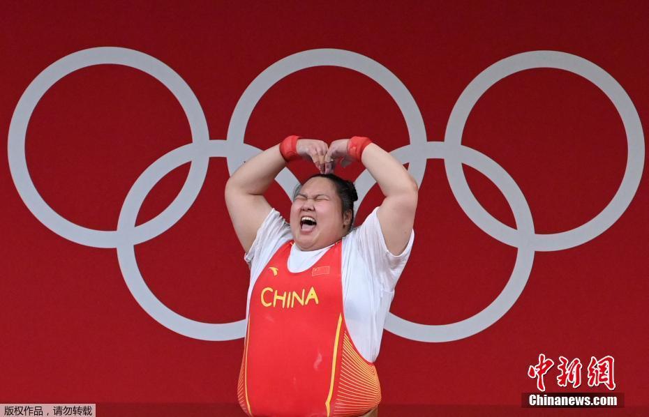 北京时间8月2日，在东京奥运会举重女子87公斤以上级比赛中，中国选手李雯雯以抓举140公斤、挺举180公斤、总成绩320公斤的成绩夺得冠军。