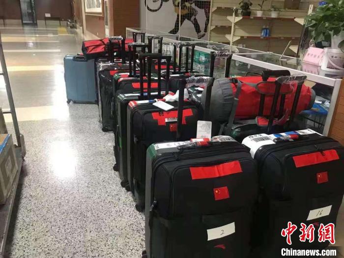 8月19日，2020东京残奥会中国体育代表团首批成员启程前往东京。　中国残联供图