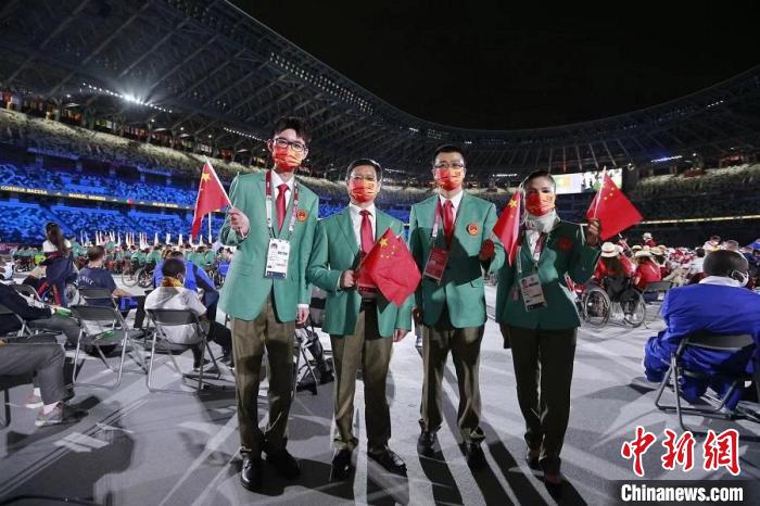 中国选手在东京残奥会开幕式上 陈曦 摄 中国选手在东京残奥会开幕式上 陈曦 摄