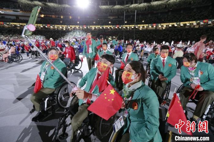 中国选手在东京残奥会开幕式上 陈曦 摄 中国选手在东京残奥会开幕式上 陈曦 摄