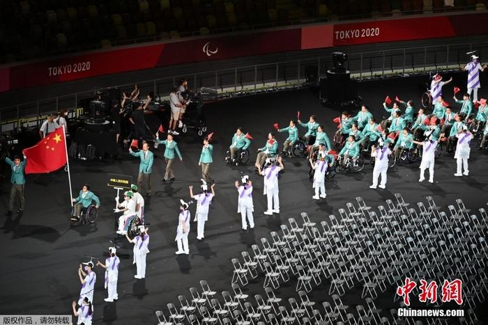 8月24日，2020东京残奥会开幕式在东京新国立竞技场举行。图为中国代表团入场。